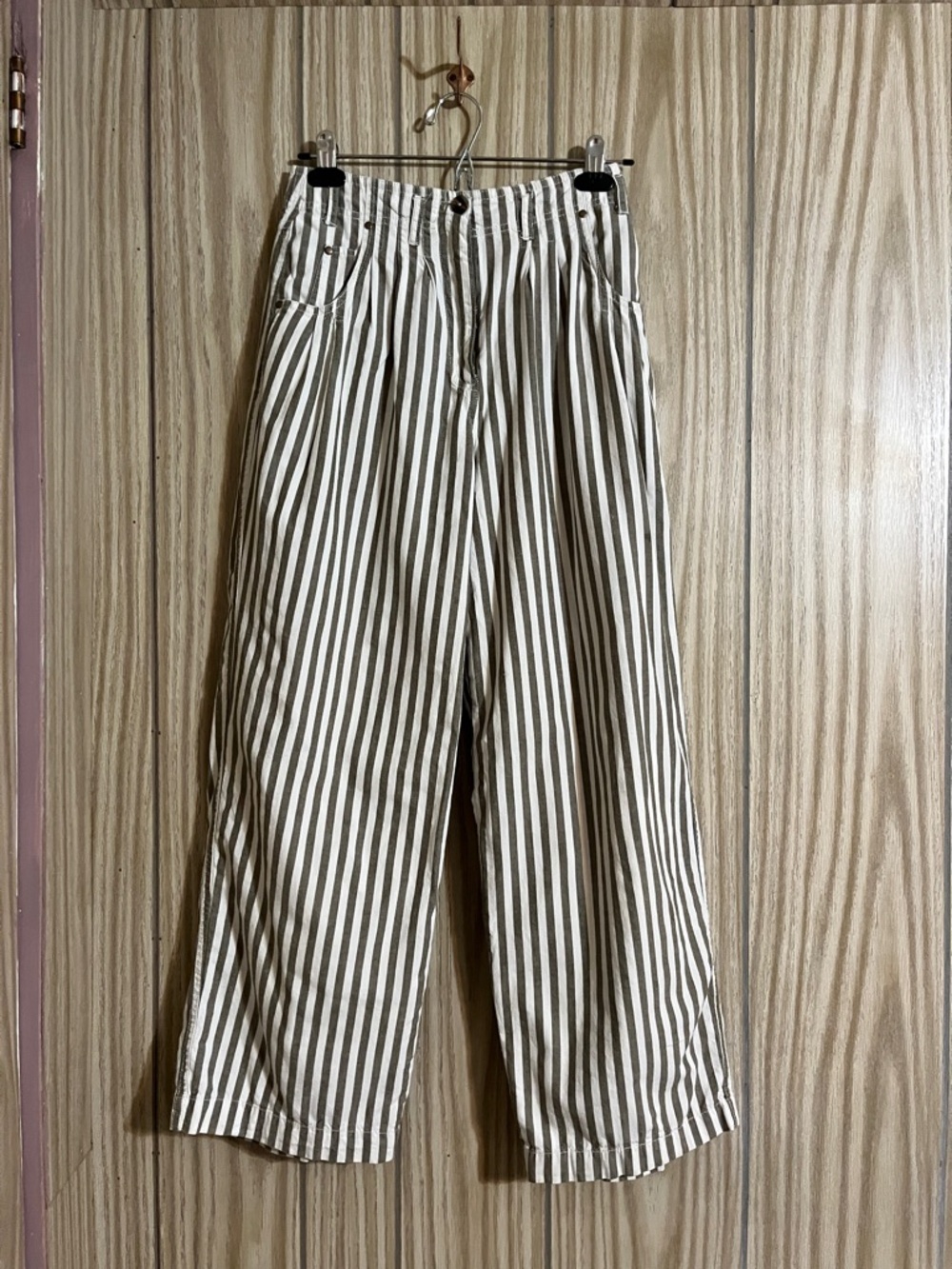 Urban Outfitters White and Brown Striped High-Waist Pants us 4